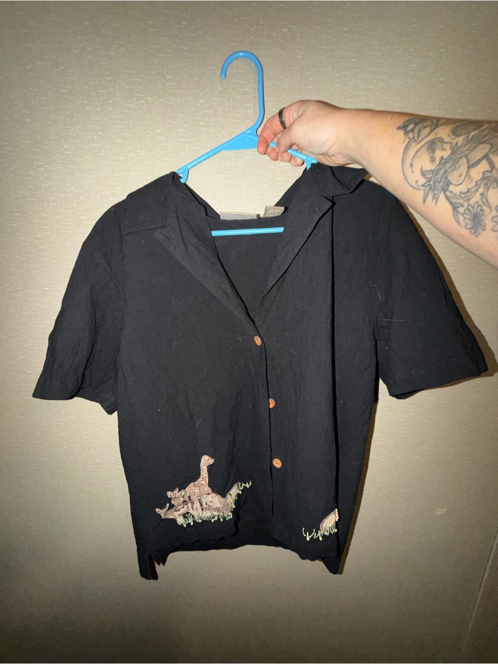 Unique Vintage Black Button-Front Short Sleeve Shirt w Embroidered Zoo Animals
